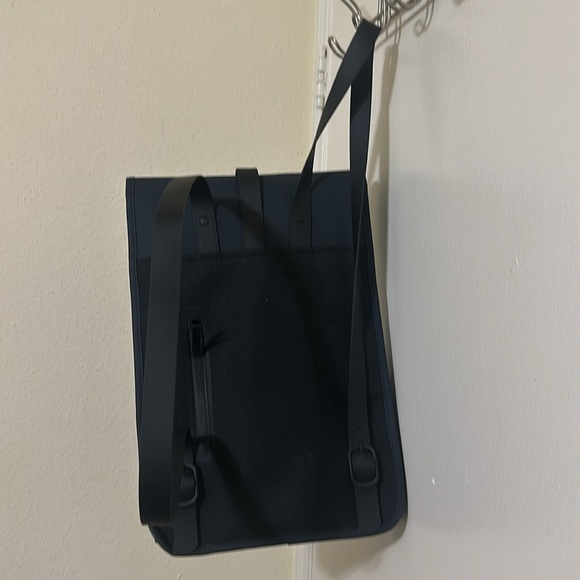 NWT Rains Navy Mini Adjustable Backpack - Picture 3 of 5